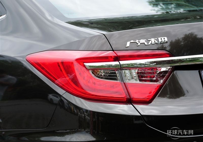 2013款 1.8L 自動(dòng)旗艦版