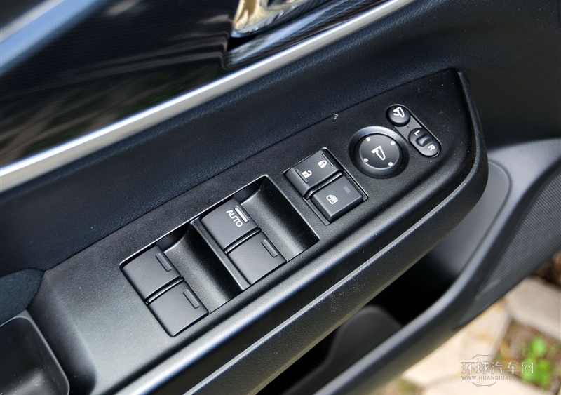 2013款 1.8L 自動旗艦版