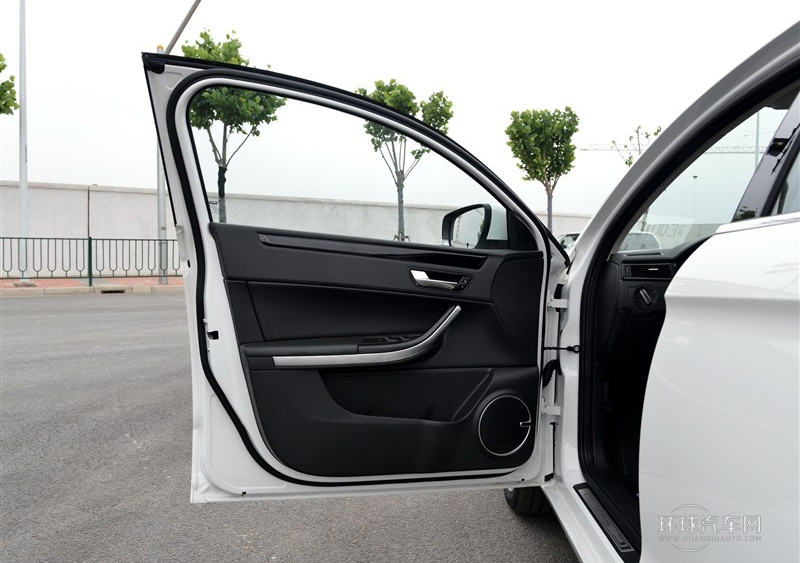 2014款 兩廂 1.6T 自動致臻型(白色)