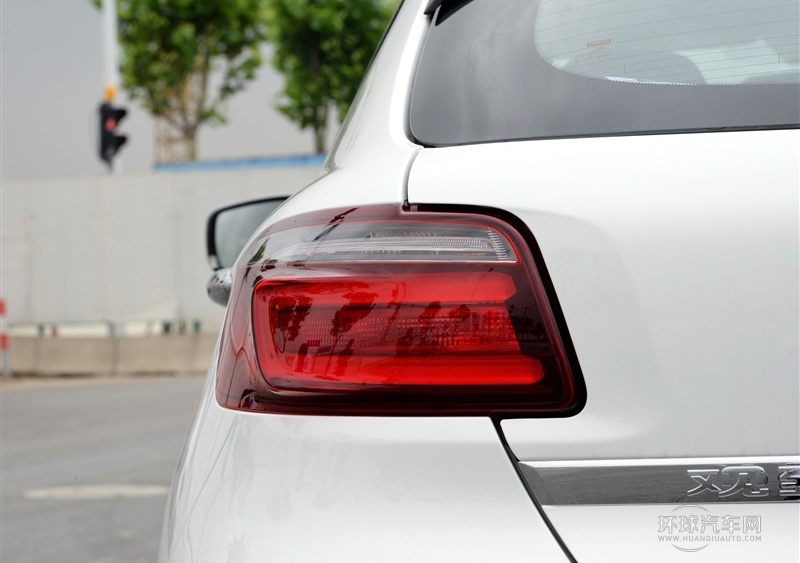 2014款 兩廂 1.6T 自動致臻型(白色)