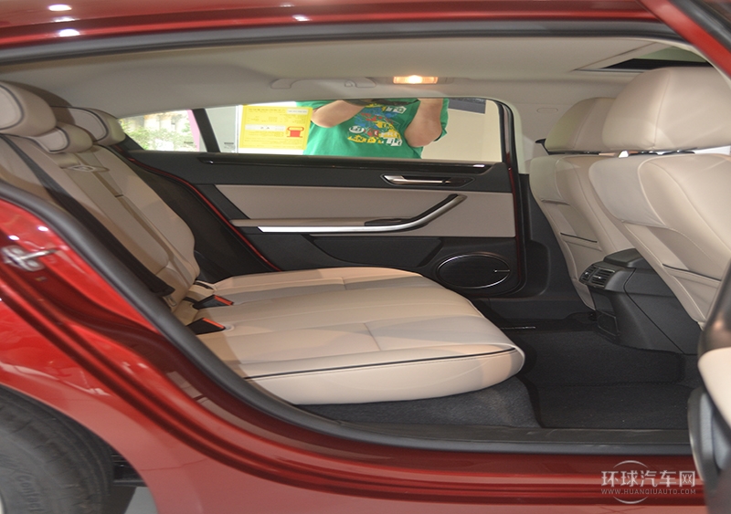 2014款 兩廂 1.6T 自動致臻型（紅色）