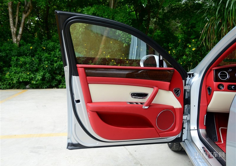 2013款 6.0T W12 豪華版