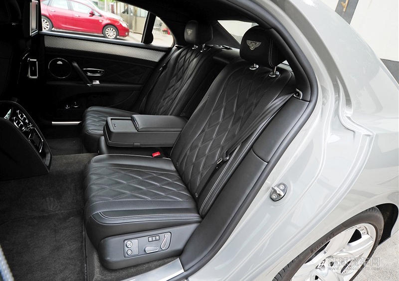 2013款 6.0T W12 尊貴版