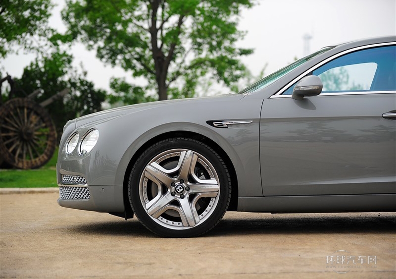 2013款 6.0T W12 尊貴版