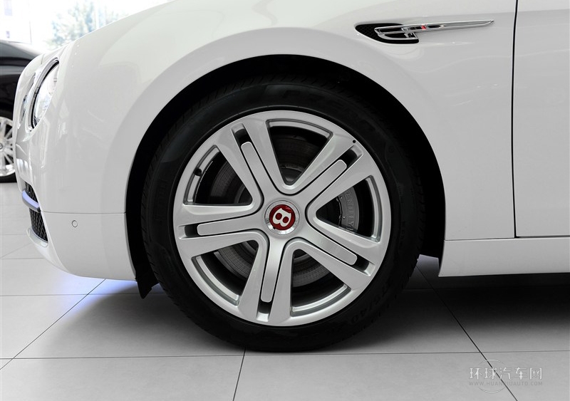 2014款 4.0T V8 標(biāo)準版