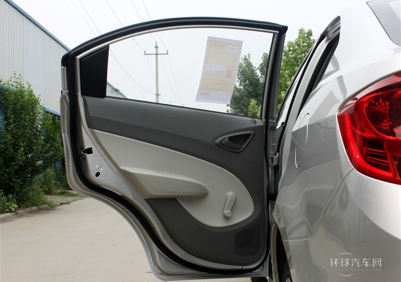 2013款 三廂 1.2L EMT理想版