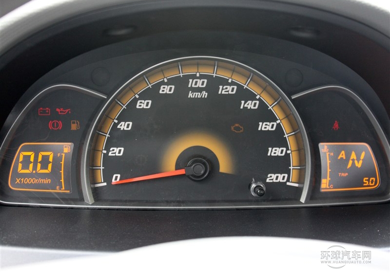 2013款 三廂 1.2L EMT理想版