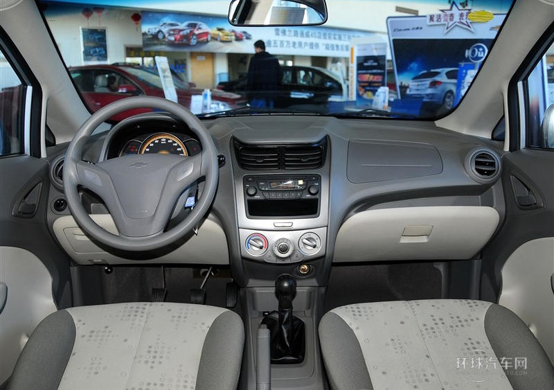 2013款 三廂 1.2L 手動(dòng)理想版