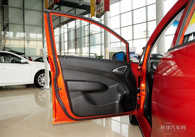 2013款 三廂 1.2L 手動時尚幸福版