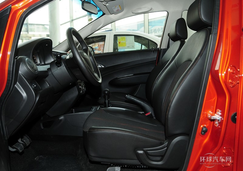 2013款 三廂 1.2L 手動時尚幸福版