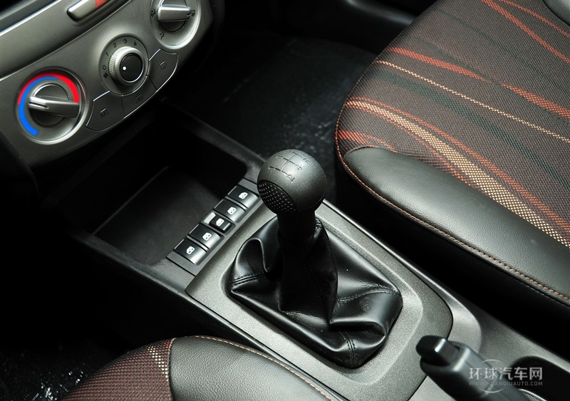 2013款 三廂 1.2L 手動時尚幸福版