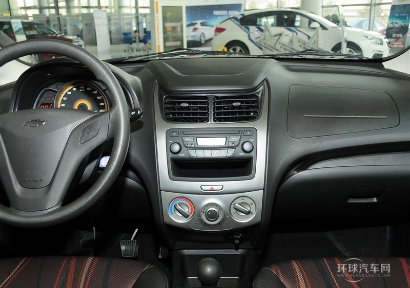 2013款 三廂 1.2L 手動時尚幸福版