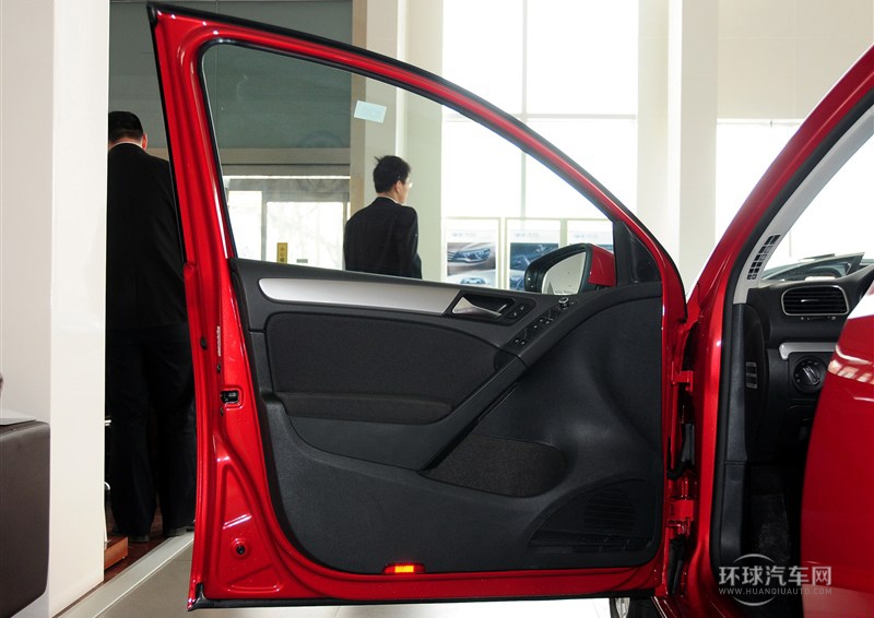 2012款 1.6 自動(dòng)時(shí)尚型