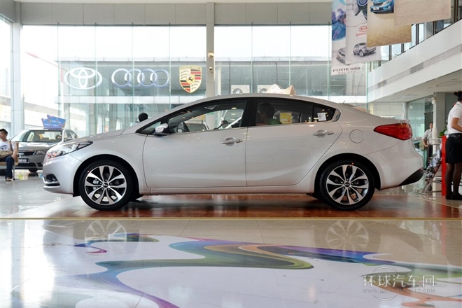 2013款 1.6L 自動Premium