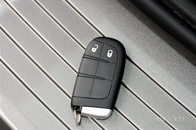 2013款 3.6L 四驅旗艦版