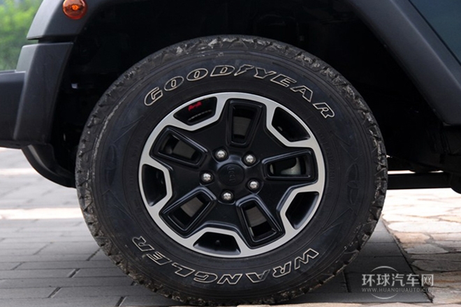 2013款 3.6L 四門十周年紀念版