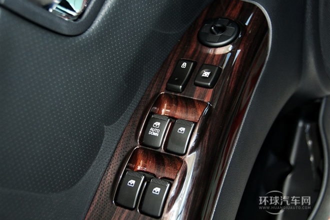 2013款 2.0L 自動(dòng)兩驅(qū)版GLS