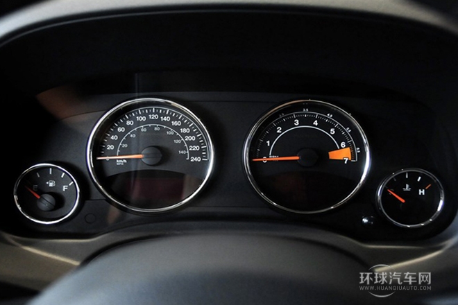 2014款 改款 2.4L 四驅(qū)豪華版