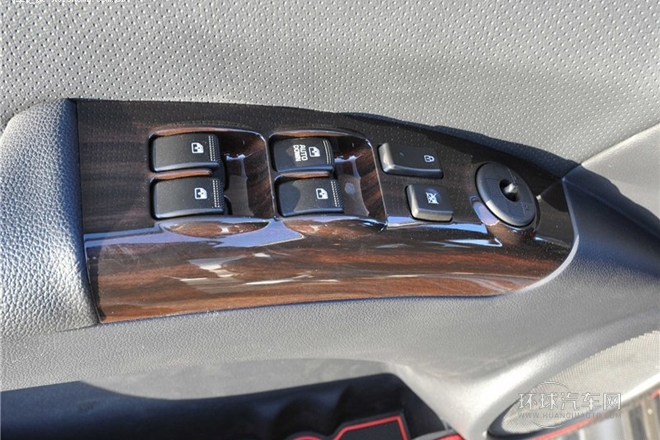 2013款 2.0L 手動四驅版GLS