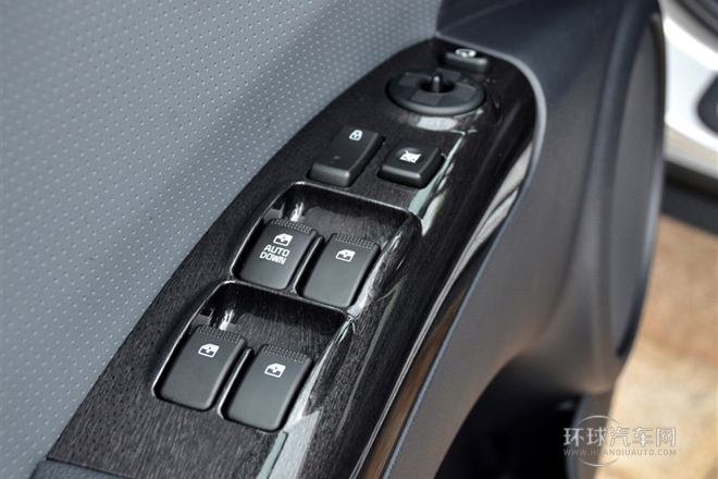 2013款 2.0L 自動兩驅版Premium