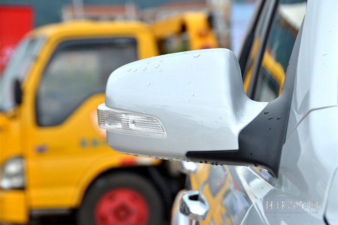 2013款 2.0L 自動兩驅版Premium