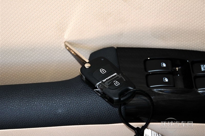 2013款 2.0L 自動兩驅版DLX