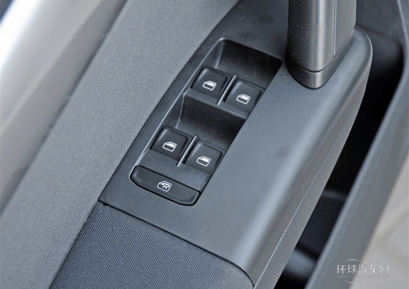 2013款 1.6L 自動(dòng)風(fēng)尚型