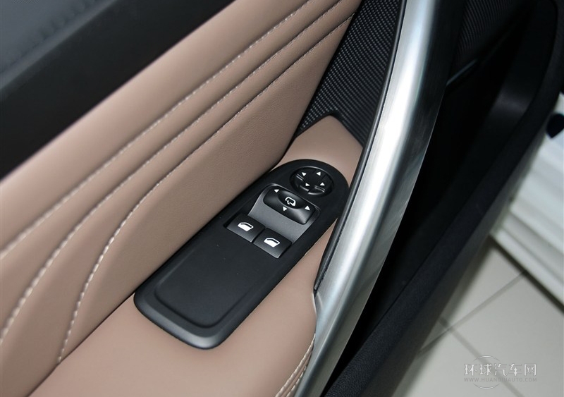 2014款 1.6T 豪華版深色風格