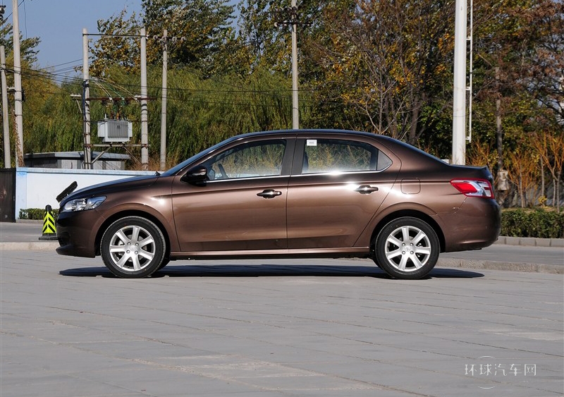 2014款 1.6L 自動尊貴版