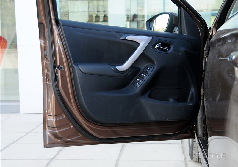 2014款 1.6L 自動尊貴版