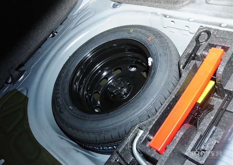 2013款 改款 1.6L 自動風尚版