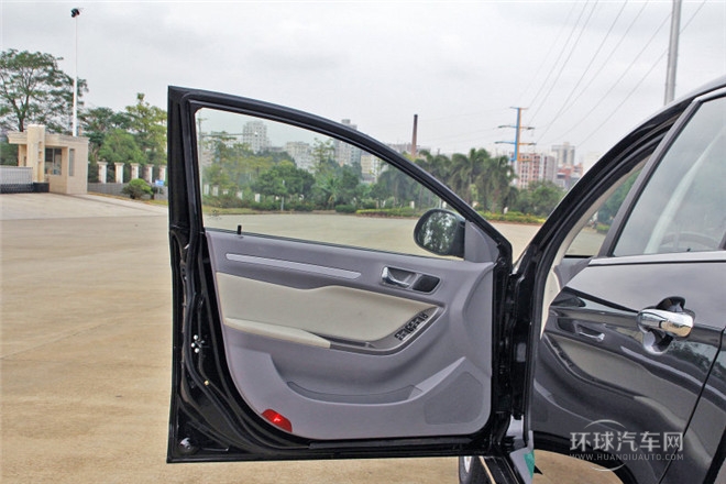 2012款 2.0L 手動典雅版