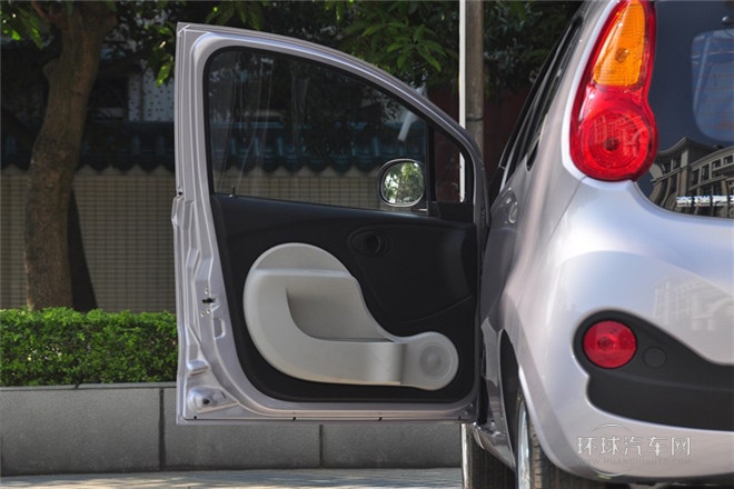 2013款 1.0L 手動(dòng)時(shí)尚版