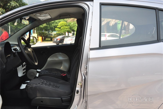 2013款 1.0L 手動(dòng)時(shí)尚版