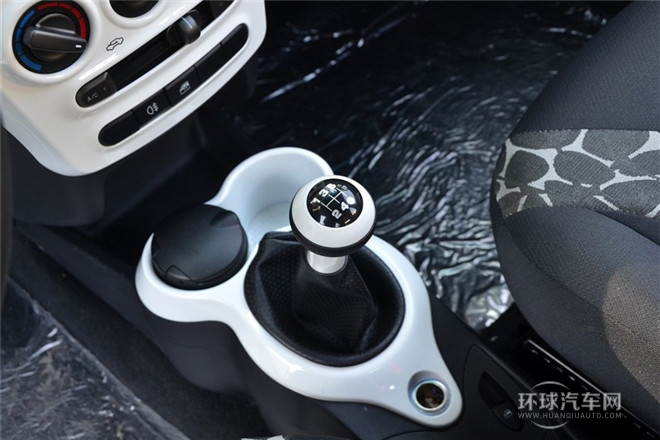 2013款 1.0L 手動(dòng)時(shí)尚版