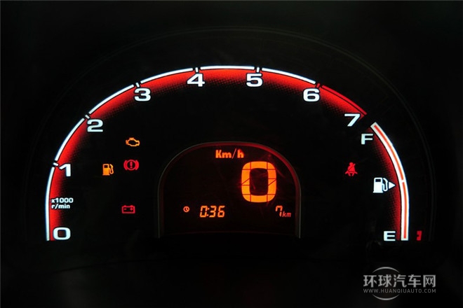 2013款 1.0L 手動(dòng)快樂(lè)版