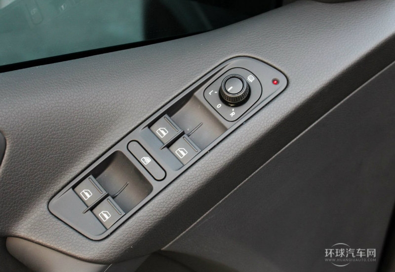 2013款 1.8TSI 手動(dòng)兩驅(qū)風(fēng)尚版