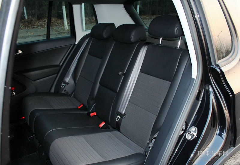 2013款 1.8TSI 手動(dòng)兩驅(qū)風(fēng)尚版