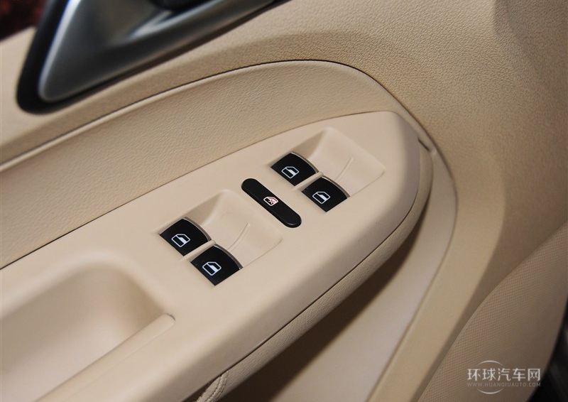 2013款 1.4T 手動舒適版5座