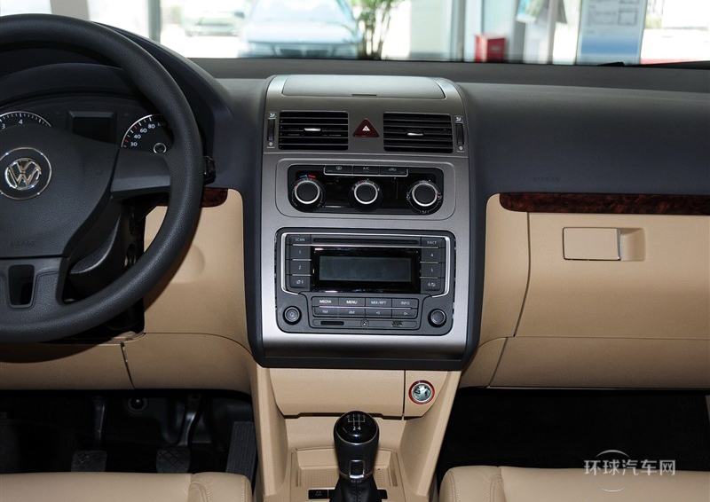 2013款 1.4T 手動舒適版5座