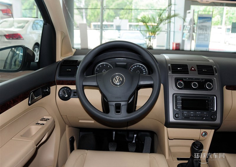 2013款 1.4T 手動舒適版5座