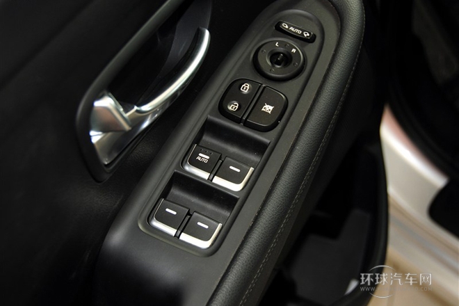 2013款 2.0L 7座自動標準版 國IV