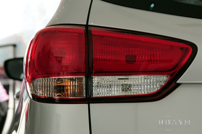 2013款 2.0L 7座自動標(biāo)準(zhǔn)版 國IV