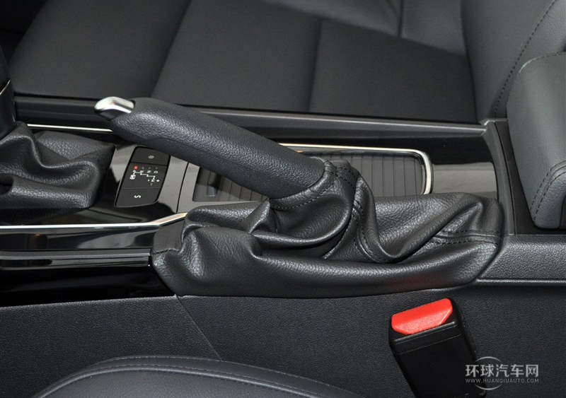 2013款 2.0L 兩周年紀(jì)念 自動(dòng)天窗經(jīng)典版