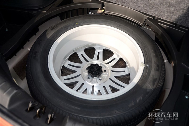 2012款 2.0L 自動兩驅尊貴版