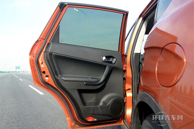 2012款 2.0L 自動兩驅(qū)尊貴版