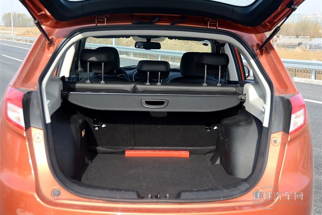 2012款 2.0L 自動兩驅尊貴版