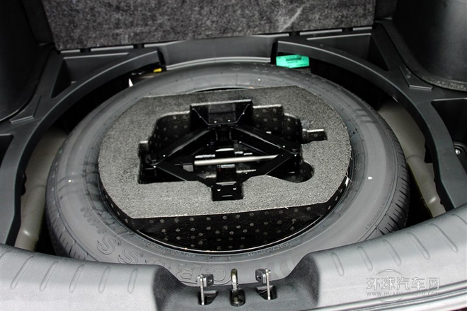 2013款 1.8T 自動(dòng)四驅(qū)豪華版