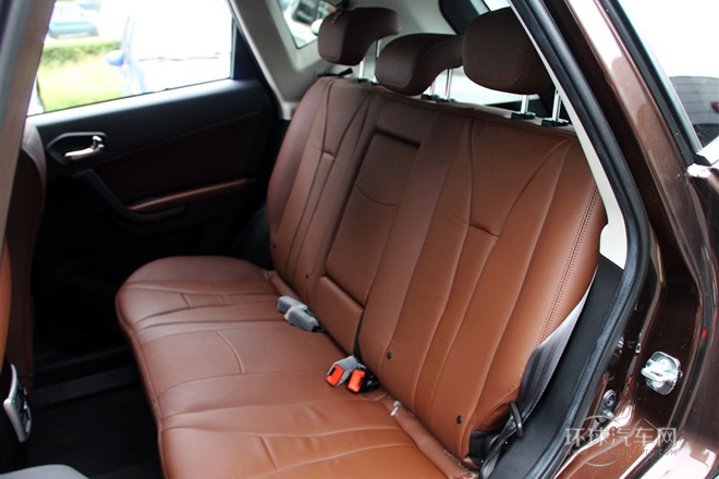 2013款 1.8T 自動四驅(qū)豪華版