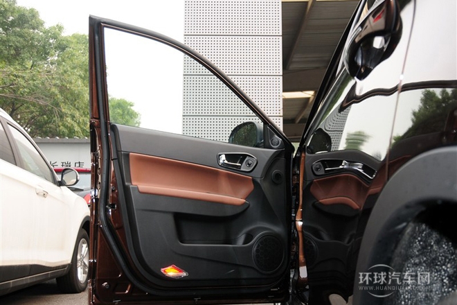 2013款 1.8T 自動四驅尊貴版